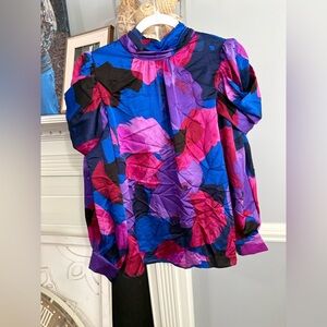 Vibrant multicolor abstract Entro top size small